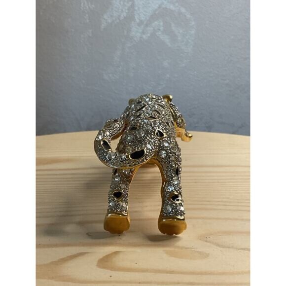 Elegant Gold & Rhinestone Encrusted Shoulder Leopard Brooch - Picture 3 of 7